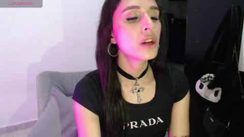 Isabella Hall online show from 07.25.26
