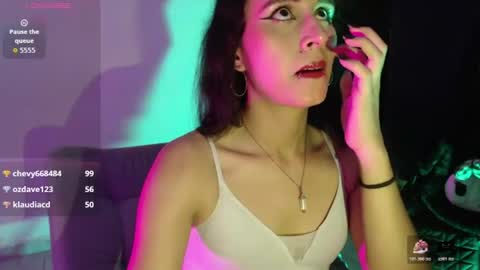 Isabella Hall online show from 08.04.26