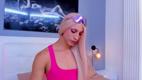 Snapshot of isa_lancaster chatting on 09.17.25 Isa Lancaster online show from 09.17.25