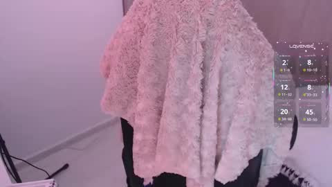 Snapshot of isa_official_ chatting on 12.19.25 I S A B E LL A3 online show from 12.19.25