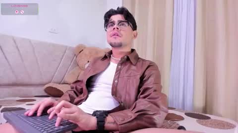 Isaac Saenz. online show from 02.03.26