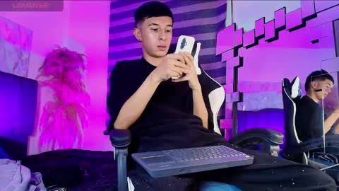 Isaac tan online show from 03.19.26