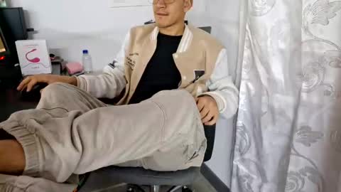 Snapshot of isaac_winter_ chatting on 10.16.25 Isaac online show from 10.16.25