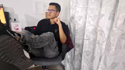 Snapshot of isaac_winter_ chatting on 10.22.25 Isaac online show from 10.22.25