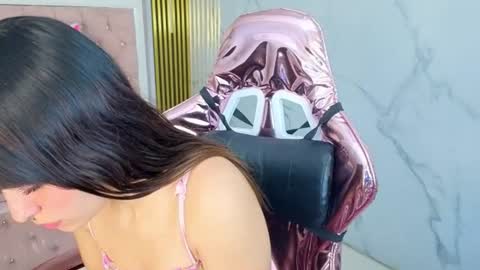 Snapshot of isabeau_s chatting on 06.25.26 isabeau_s online show from 06.25.26