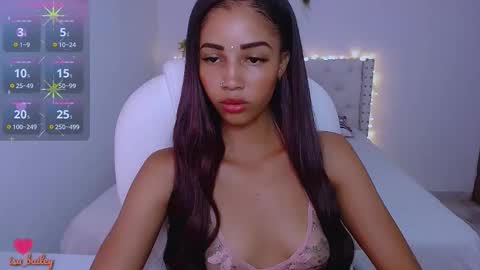 Snapshot of isabel_bailey chatting on 11.19.25 isabel online show from 11.19.25