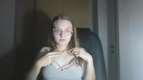 isabel_loveee online show from 11.05.25