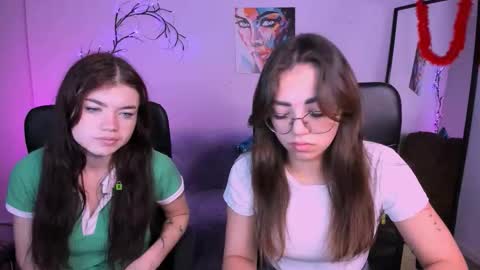 Snapshot of isabel_wave chatting on 11.17.25 isabel online show from 11.17.25