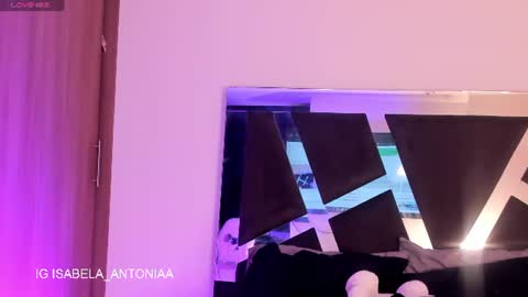 Snapshot of isabela_antonia_ chatting on 07.14.26 online show from 07.14.26