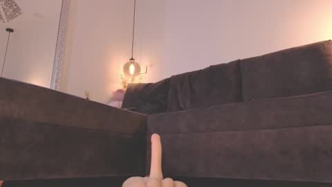 Isabela online show from 12.15.25