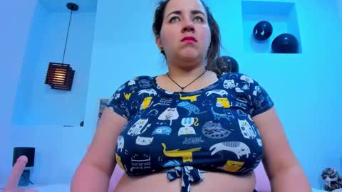 Mommy Isa online show from 11.30.25