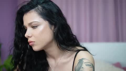 Snapshot of isabelamber chatting on 11.26.25 Isabel online show from 11.26.25