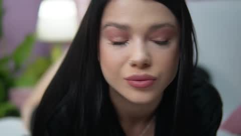 Snapshot of isabelamber chatting on 12.04.25 Isabel online show from 12.04.25