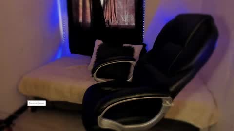 Snapshot of isabelitha chatting on 10.02.25 isabella online show from 10.02.25