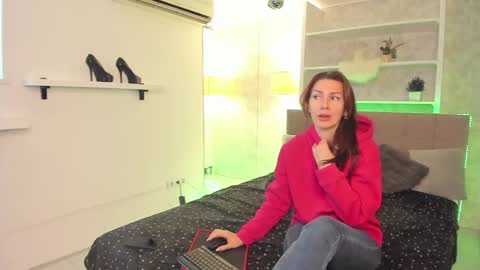 Snapshot of isabelkiss chatting on 10.20.25 IsabelKiss online show from 10.20.25