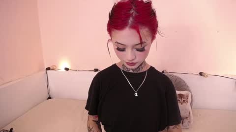 Snapshot of isabella__dark chatting on 12.17.24    online show from 12.17.24