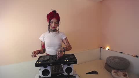 Snapshot of isabella__dark chatting on 12.20.24    online show from 12.20.24