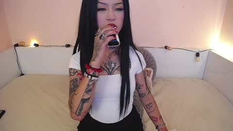 Snapshot of isabella__dark chatting on 12.20.24    online show from 12.20.24