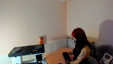 Snapshot of isabella__dark chatting on 12.27.24    online show from 12.27.24