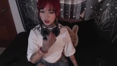 Snapshot of isabella__dark chatting on 12.27.24    online show from 12.27.24