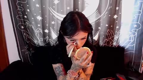 Snapshot of isabella__dark chatting on 01.02.25    online show from 01.02.25