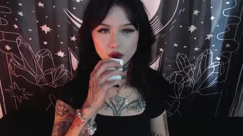 Snapshot of isabella__dark chatting on 01.16.25    online show from 01.16.25