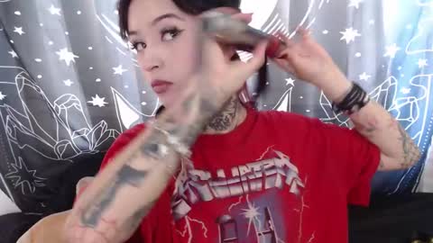 Snapshot of isabella__dark chatting on 01.24.25    online show from 01.24.25