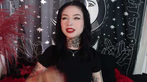 Snapshot of isabella__dark chatting on 02.05.25    online show from 02.05.25