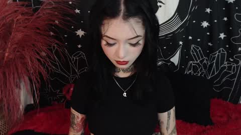 Snapshot of isabella__dark chatting on 02.05.25    online show from 02.05.25