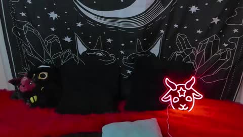 Snapshot of isabella__dark chatting on 02.12.25    online show from 02.12.25