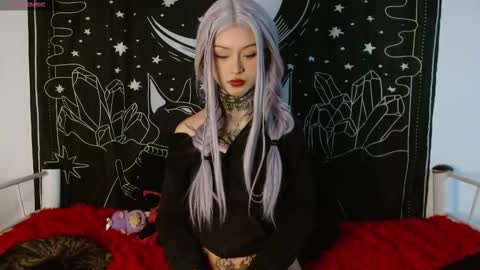 Snapshot of isabella__dark chatting on 10.11.25    online show from 10.11.25