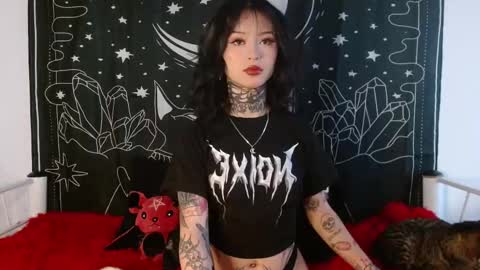Snapshot of isabella__dark chatting on 10.17.25    online show from 10.17.25