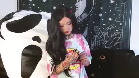 Snapshot of isabella__dark chatting on 10.20.25    online show from 10.20.25