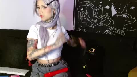 Snapshot of isabella__dark chatting on 10.25.25    online show from 10.25.25