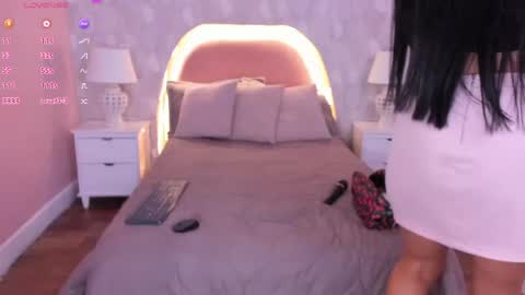 Snapshot of isabella__milf chatting on 05.14.26 isabella__milf online show from 05.14.26