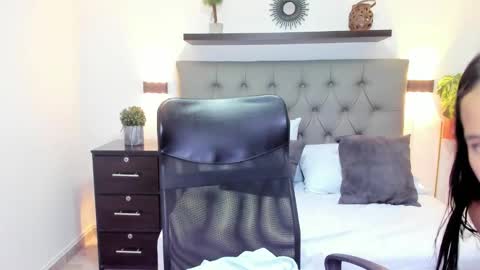 Isabel florez online show from 02.20.25