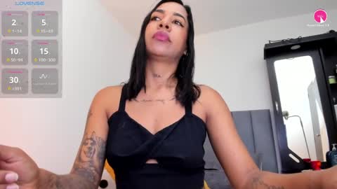 Snapshot of isabella_lopez_ chatting on 04.11.26 Isabel Lopez online show from 04.11.26