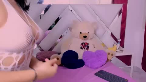 Snapshot of isabellaacruz chatting on 02.01.25 ISABELLA online show from 02.01.25