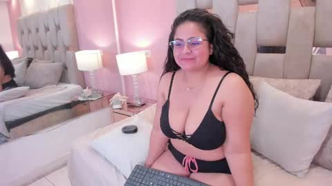 Isabella  online show from 04.30.26