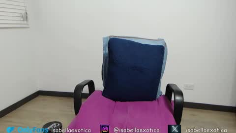 Snapshot of isabellaexotica chatting on 01.28.25 isabellaexotica online show from 01.28.25
