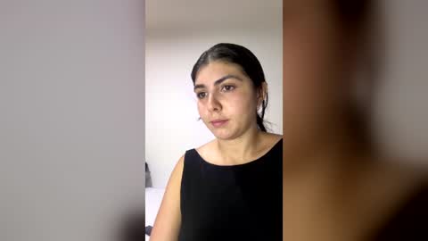 Instagram soybella01  online show from 07.05.26