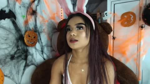 isabellalov online show from 10.23.25