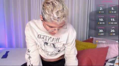 Snapshot of isabellamoutt chatting on 11.22.25 Isabella Mout online show from 11.22.25