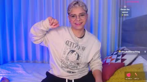 Snapshot of isabellamoutt chatting on 11.26.25 Isabella Mout online show from 11.26.25