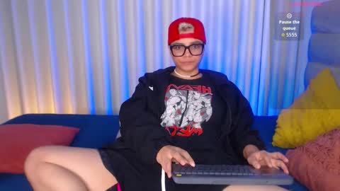 Snapshot of isabellamoutt chatting on 12.04.25 Isabella Mout online show from 12.04.25