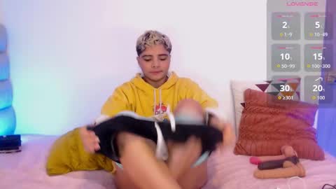 Snapshot of isabellamoutt chatting on 01.12.26 Isabella Mout online show from 01.12.26