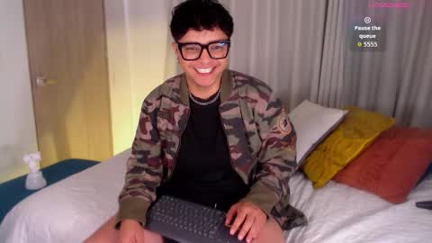 Isabella Mout  online show from 02.25.26