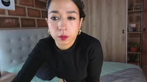Isabela Paz online show from 04.21.26