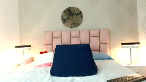 Snapshot of isabelledaza chatting on 05.13.26 Isabelle Daza online show from 05.13.26