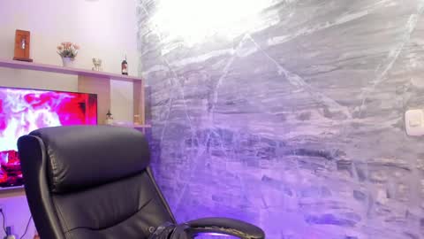 Snapshot of isabellefoxx chatting on 12.19.24 Isa online show from 12.19.24